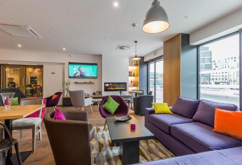 호텔 Campanile  Metz Centre Gare