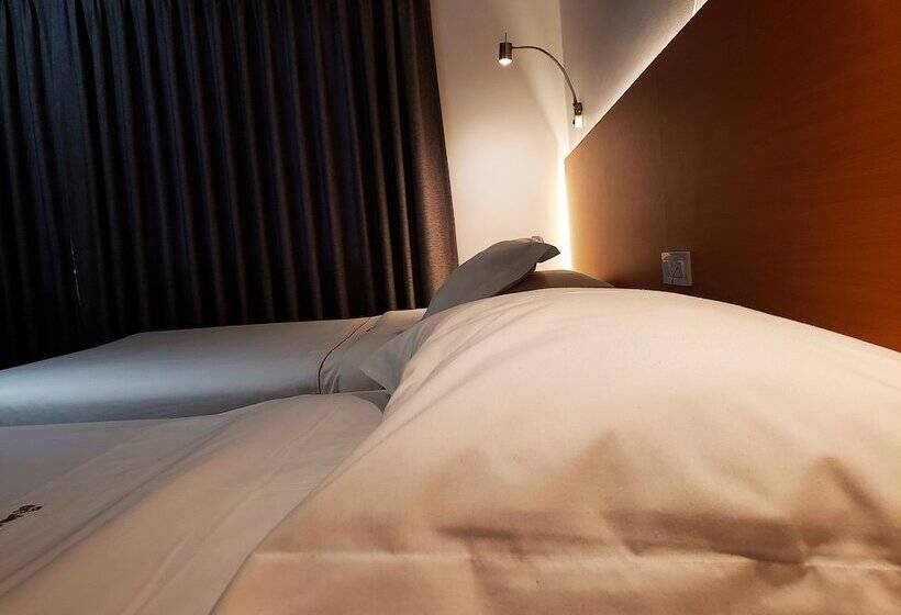 Отель Carmelo Miraflores