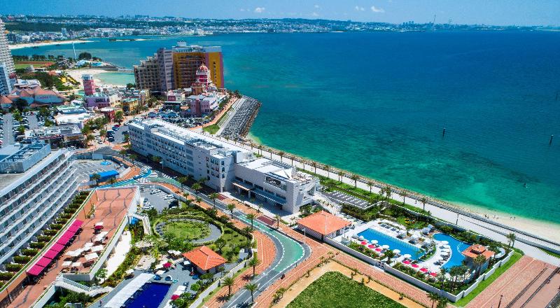 בית מלון כפרי Doubletree By Hilton Okinawa Chatan Resort