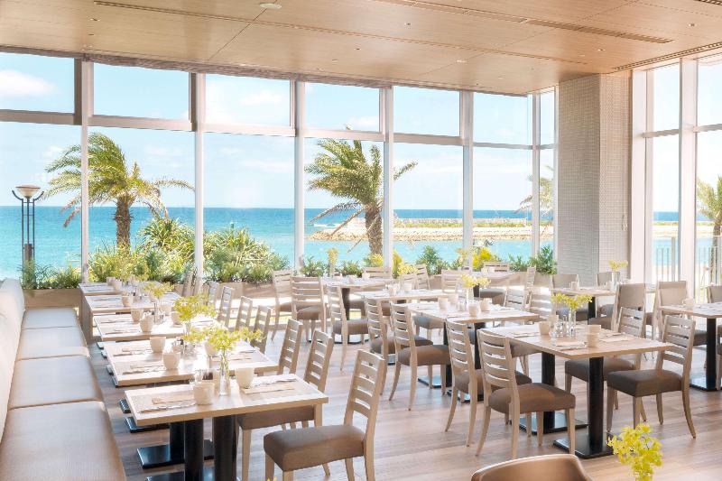 בית מלון כפרי Doubletree By Hilton Okinawa Chatan Resort