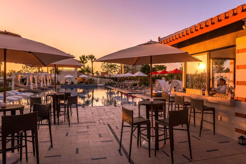 בית מלון כפרי Doubletree By Hilton Okinawa Chatan Resort