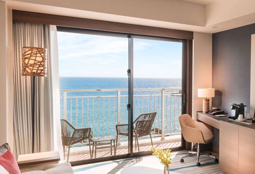 בית מלון כפרי Doubletree By Hilton Okinawa Chatan Resort