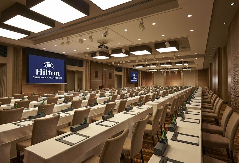 בית מלון כפרי Doubletree By Hilton Okinawa Chatan Resort