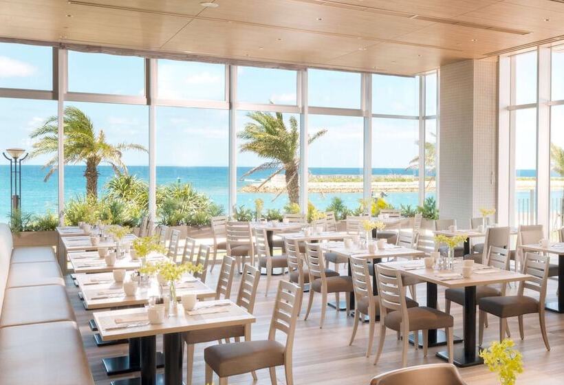 בית מלון כפרי Doubletree By Hilton Okinawa Chatan Resort