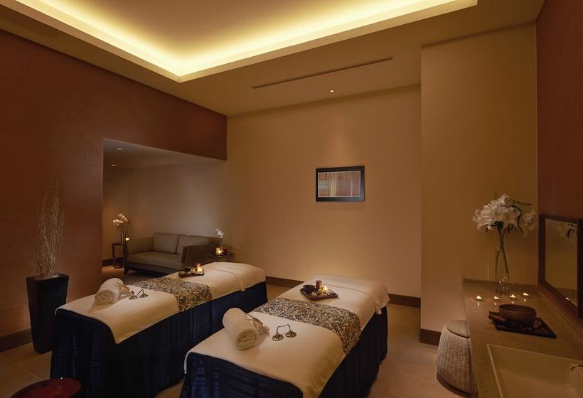 فندق Doubletree By Hilton Okinawa Chatan Resort