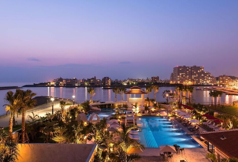 בית מלון כפרי Doubletree By Hilton Okinawa Chatan Resort