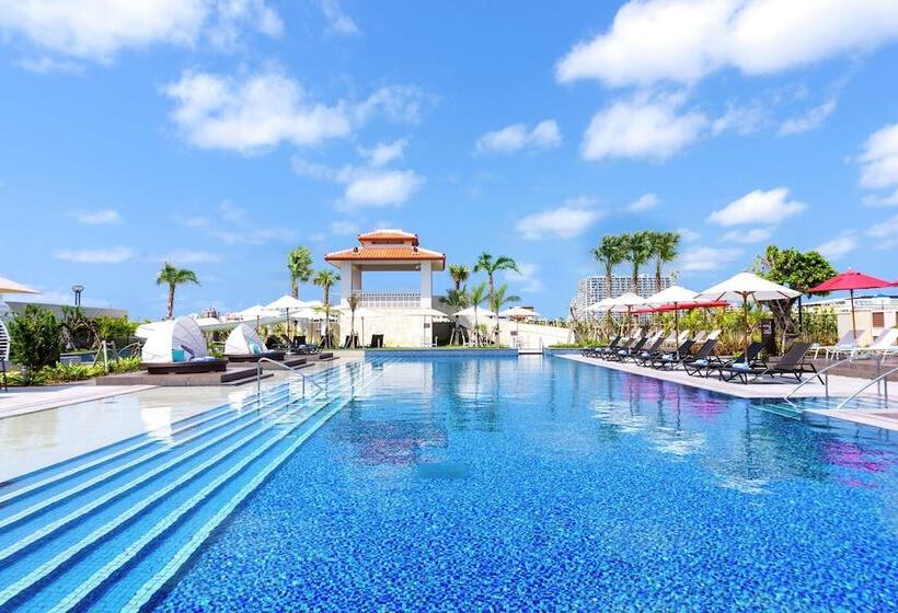 בית מלון כפרי Doubletree By Hilton Okinawa Chatan Resort