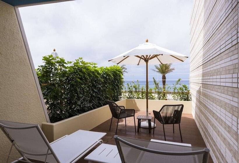 בית מלון כפרי Doubletree By Hilton Okinawa Chatan Resort