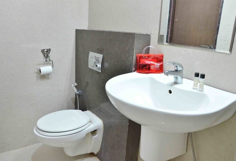 Отель Fab Prashant Deluxe