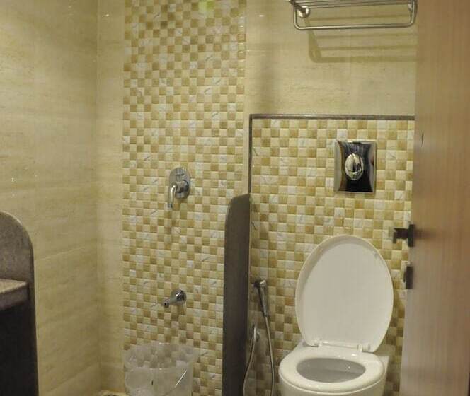 فندق Fabexpress Kalyan   Nr Dairy Dan Circle