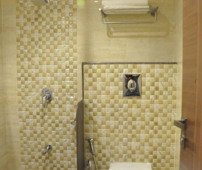 فندق Fabexpress Kalyan   Nr Dairy Dan Circle