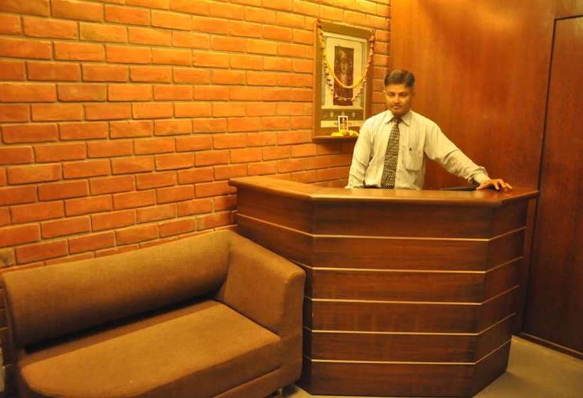 فندق Fabexpress Kalyan   Nr Dairy Dan Circle