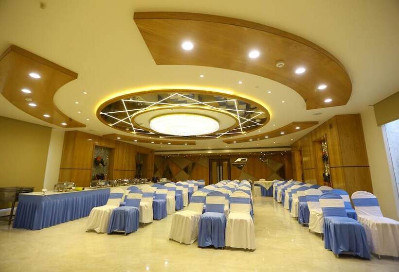 ホテル Gurveer Royal