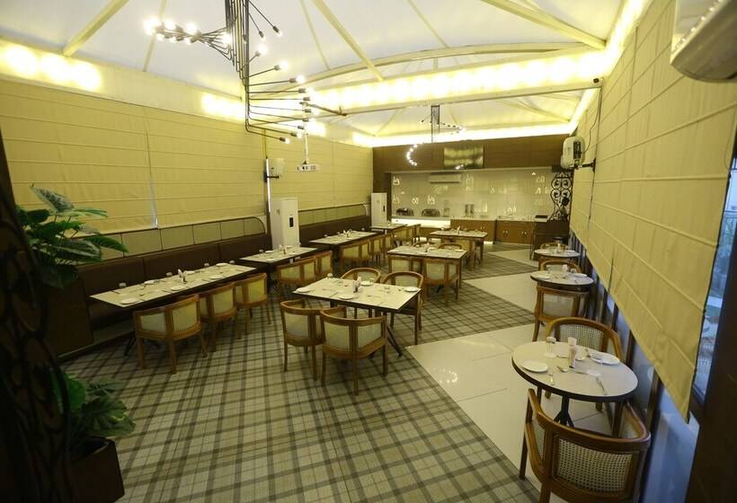 ホテル Gurveer Royal