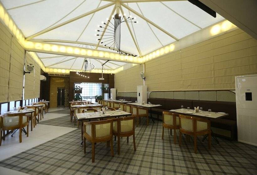 ホテル Gurveer Royal