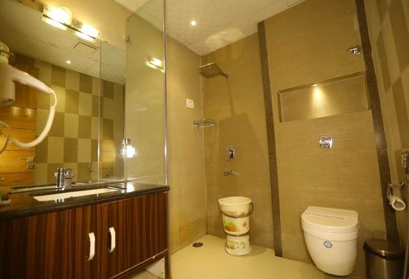 ホテル Gurveer Royal