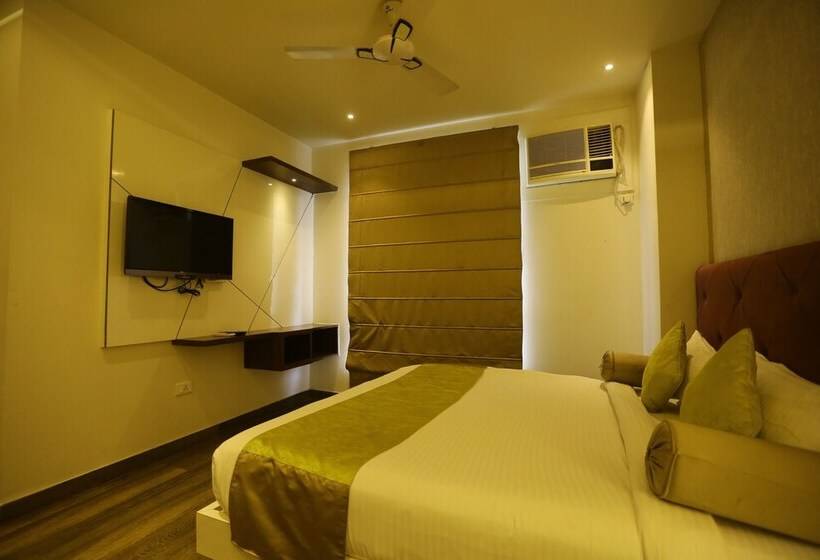 ホテル Gurveer Royal