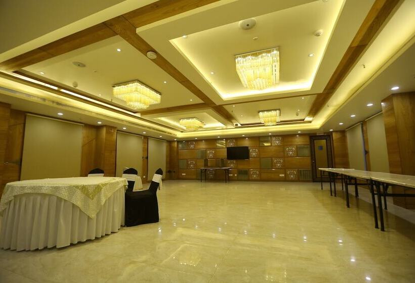 ホテル Gurveer Royal