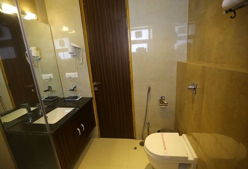 ホテル Gurveer Royal