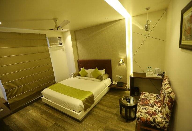 ホテル Gurveer Royal