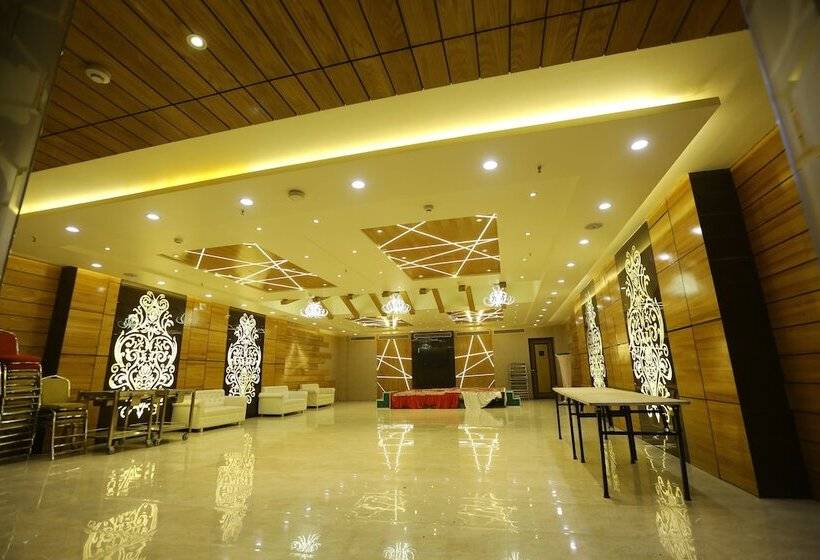 ホテル Gurveer Royal