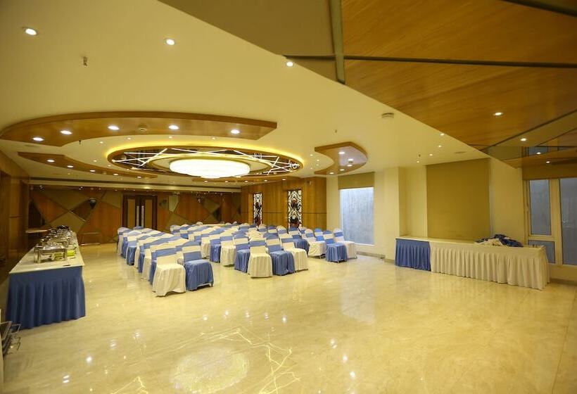 ホテル Gurveer Royal