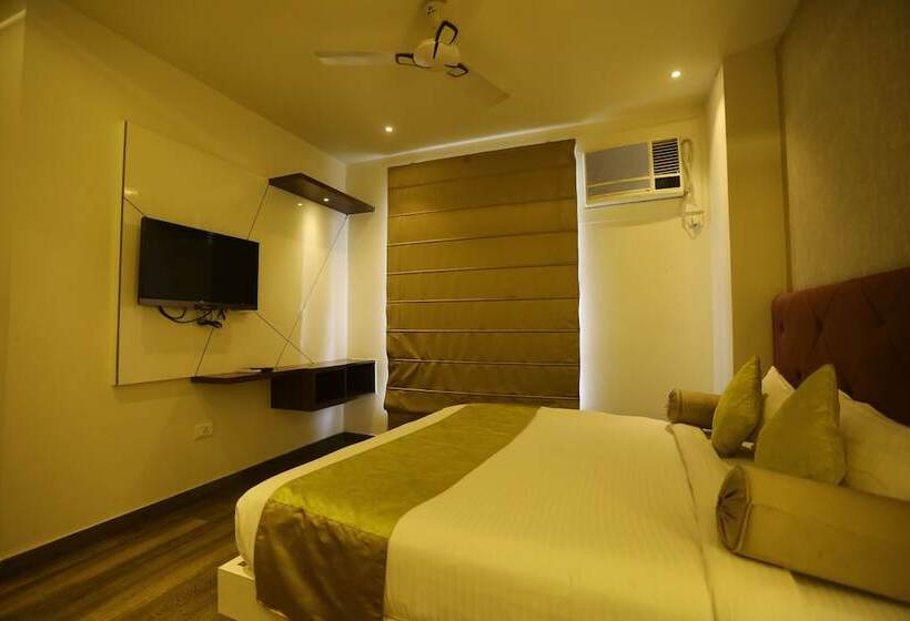 ホテル Gurveer Royal