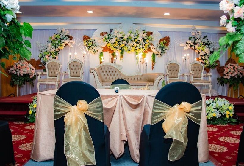 هتل Horison Express Sentani