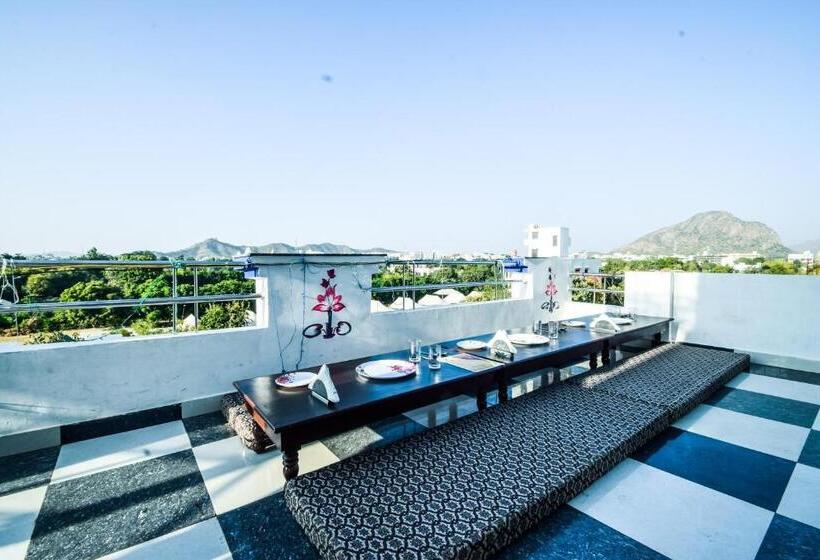 Отель Blue Lotus