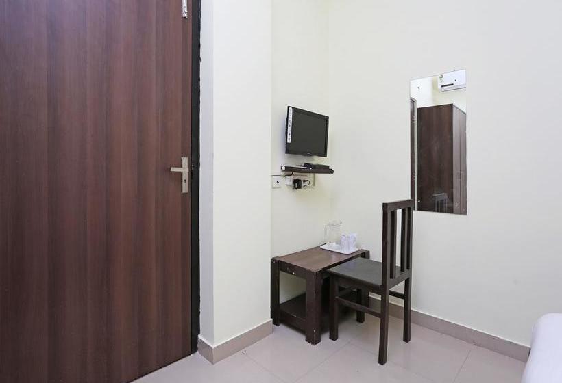 ホテル Collection O 28716 Aditya Residency