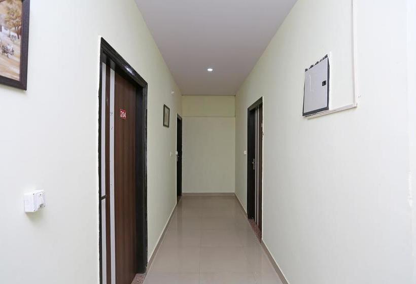 ホテル Collection O 28716 Aditya Residency