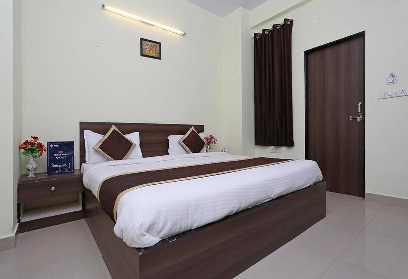 ホテル Collection O 28716 Aditya Residency