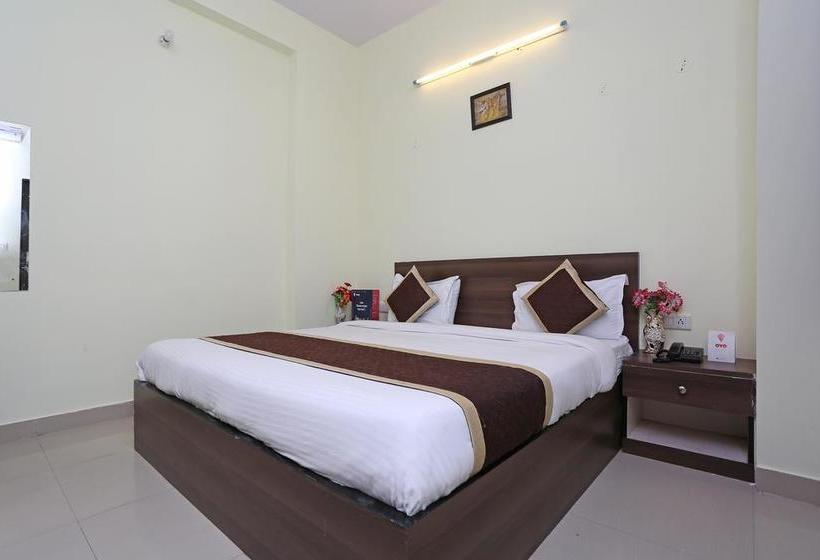 ホテル Collection O 28716 Aditya Residency