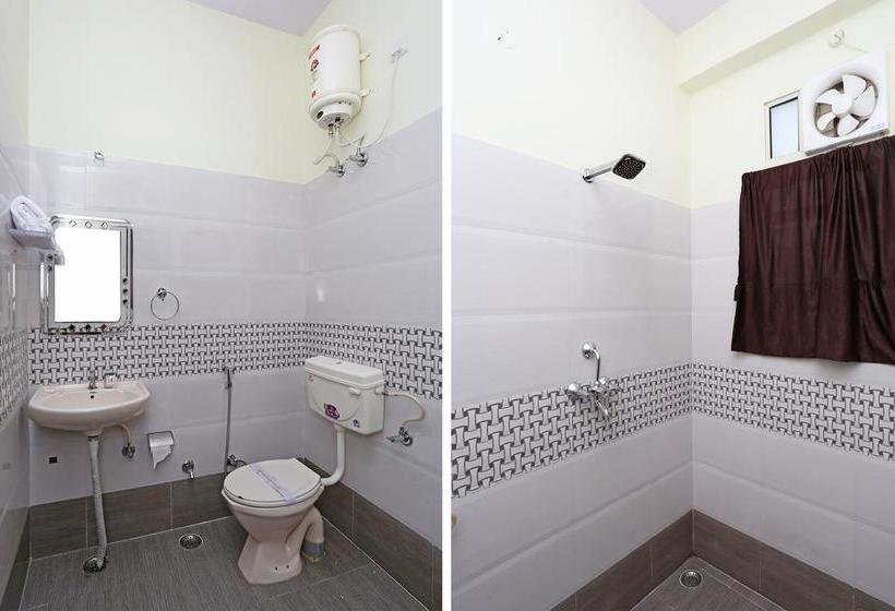 ホテル Collection O 28716 Aditya Residency