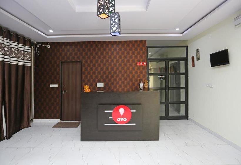 ホテル Collection O 28716 Aditya Residency