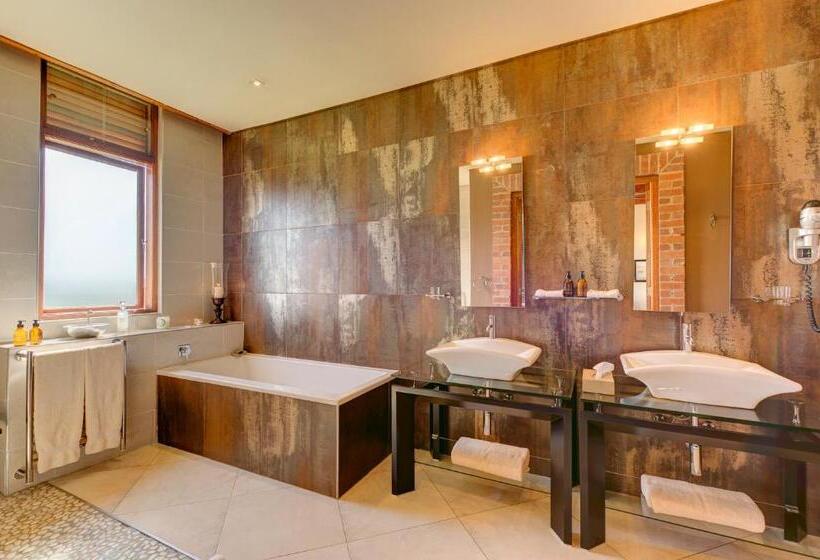 Riboville Boutique Hotel And Restaurant