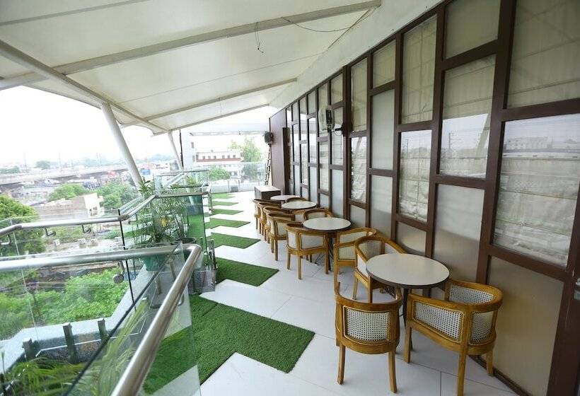 ホテル Gurveer Royal