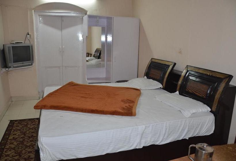 ホテル Atithi, Near Yes Bank, Mall Road, Mussoorie