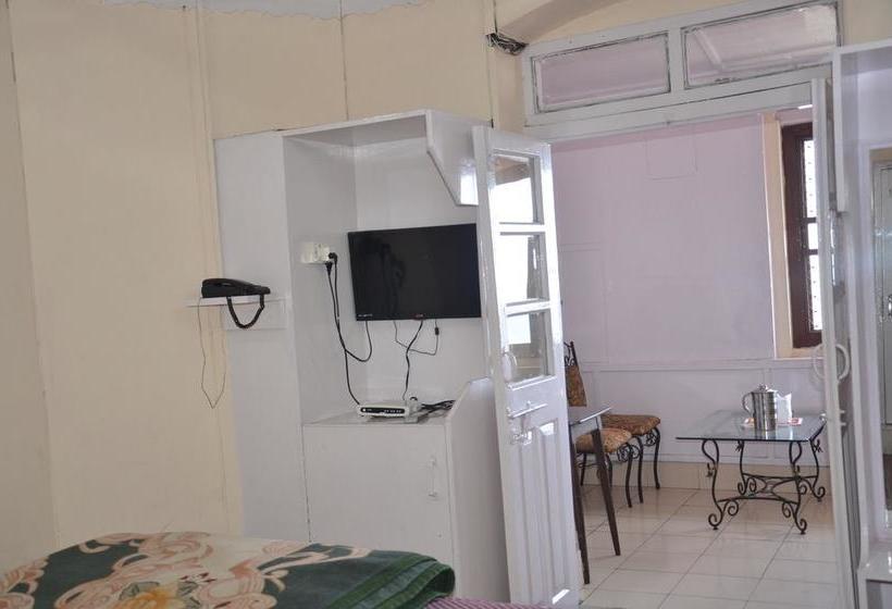 ホテル Atithi, Near Yes Bank, Mall Road, Mussoorie