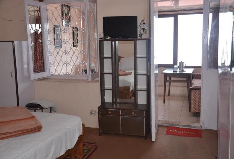 ホテル Atithi, Near Yes Bank, Mall Road, Mussoorie