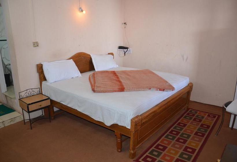 ホテル Atithi, Near Yes Bank, Mall Road, Mussoorie