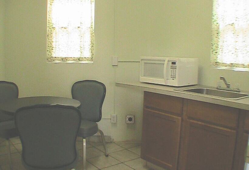 فندق على الطريق At Home Express Tangerine Inn