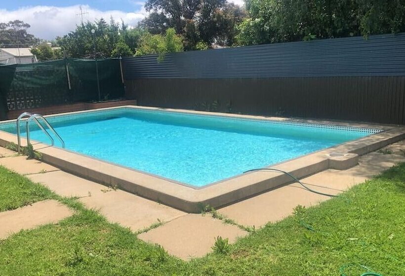 מוטל Century Motor Inn