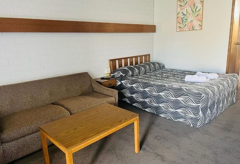 מוטל Century Motor Inn