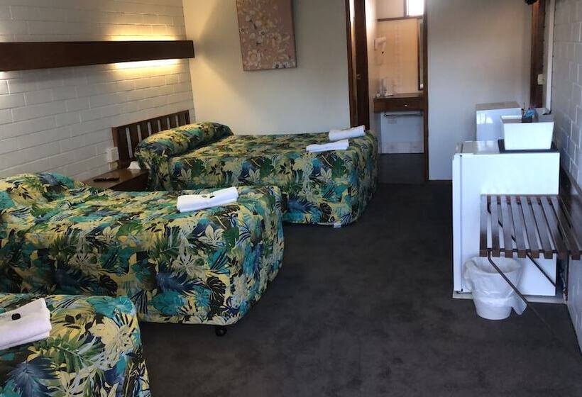 מוטל Century Motor Inn