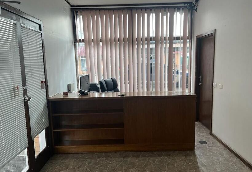 מוטל Century Motor Inn