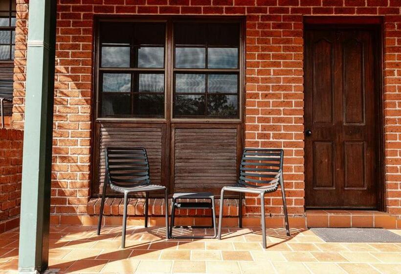 מוטל Wisemans Retreat