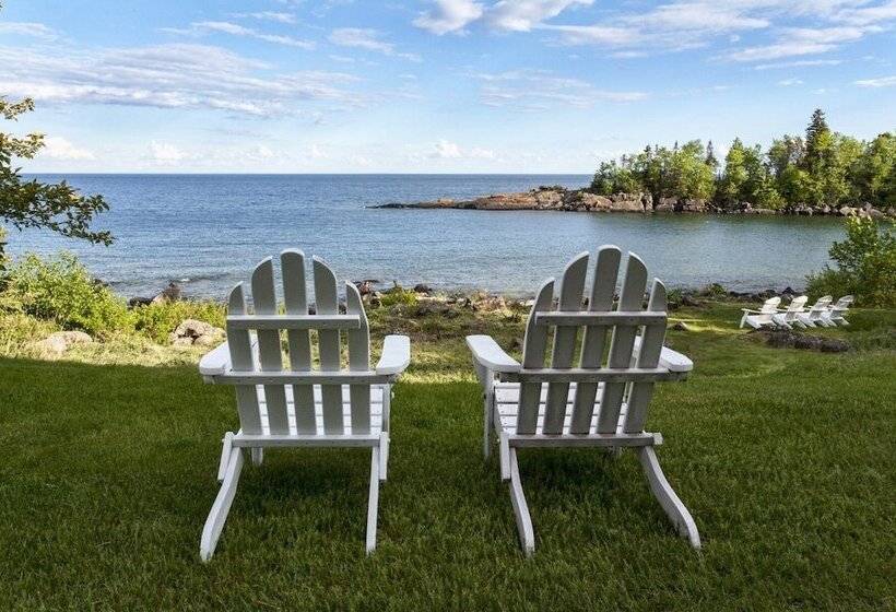 渡假胜地 Cove Point Lodge