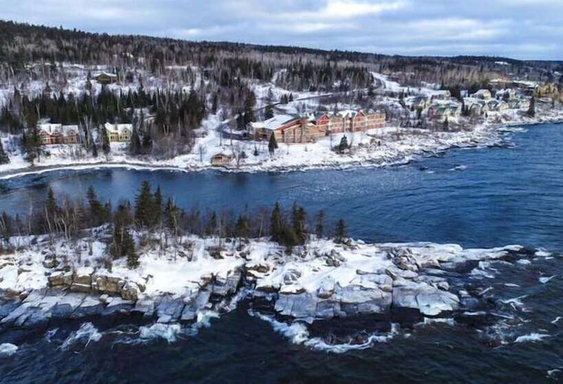 منتجع Cove Point Lodge