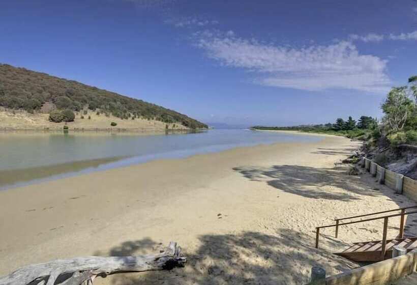 Steeles Island Retreat